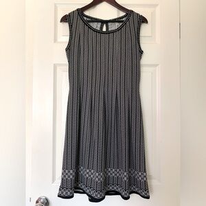 MAX STUDIO Black & White Sleeveless Dress